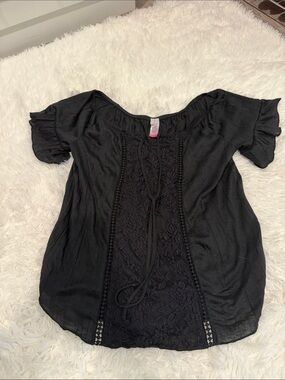 Women’s Black Lace-Front Short-Sleeve Peasant Blouse